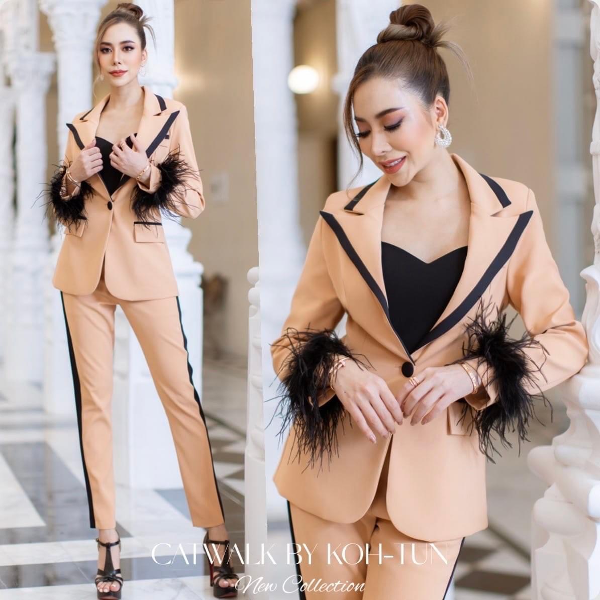 เซตBLAZERทูโทนแต่งขนนกแขน (ถอนได้)เนื้อผ้าเกรดเอ เนื้อนุ่มทิ้งตัว ตัวBLAZERเป็นทรงเข้ารูป แต่งขอบปกและขอบกระเป๋า คู่กับกางเกงเอวสูงขายาว ทรงขากระบอกเล็ก สินค้าคุณภาพ (พร้อมส่ง)