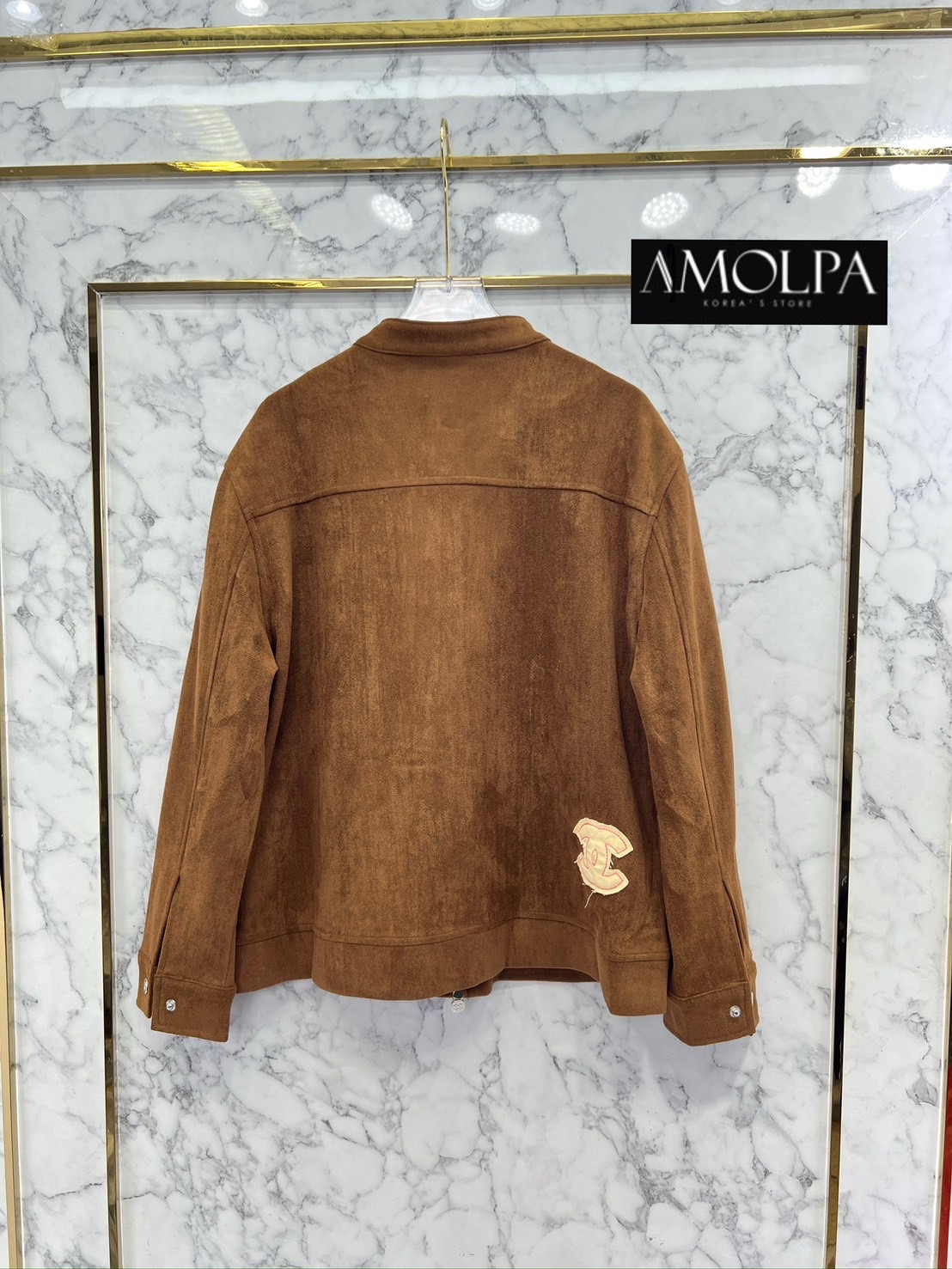 JACKET CC งาน hiend กำมะหยี่ 2024SS เนื้อผ้าดีมาก มีน้ำหนักสุดๆ ปั้มโลโก้ทุกจุดด ห้ามพลาดเลยน๊า สวยสุดๆ ใส่สบาย : สินค้าคุณภาพ (พร้อมส่ง)