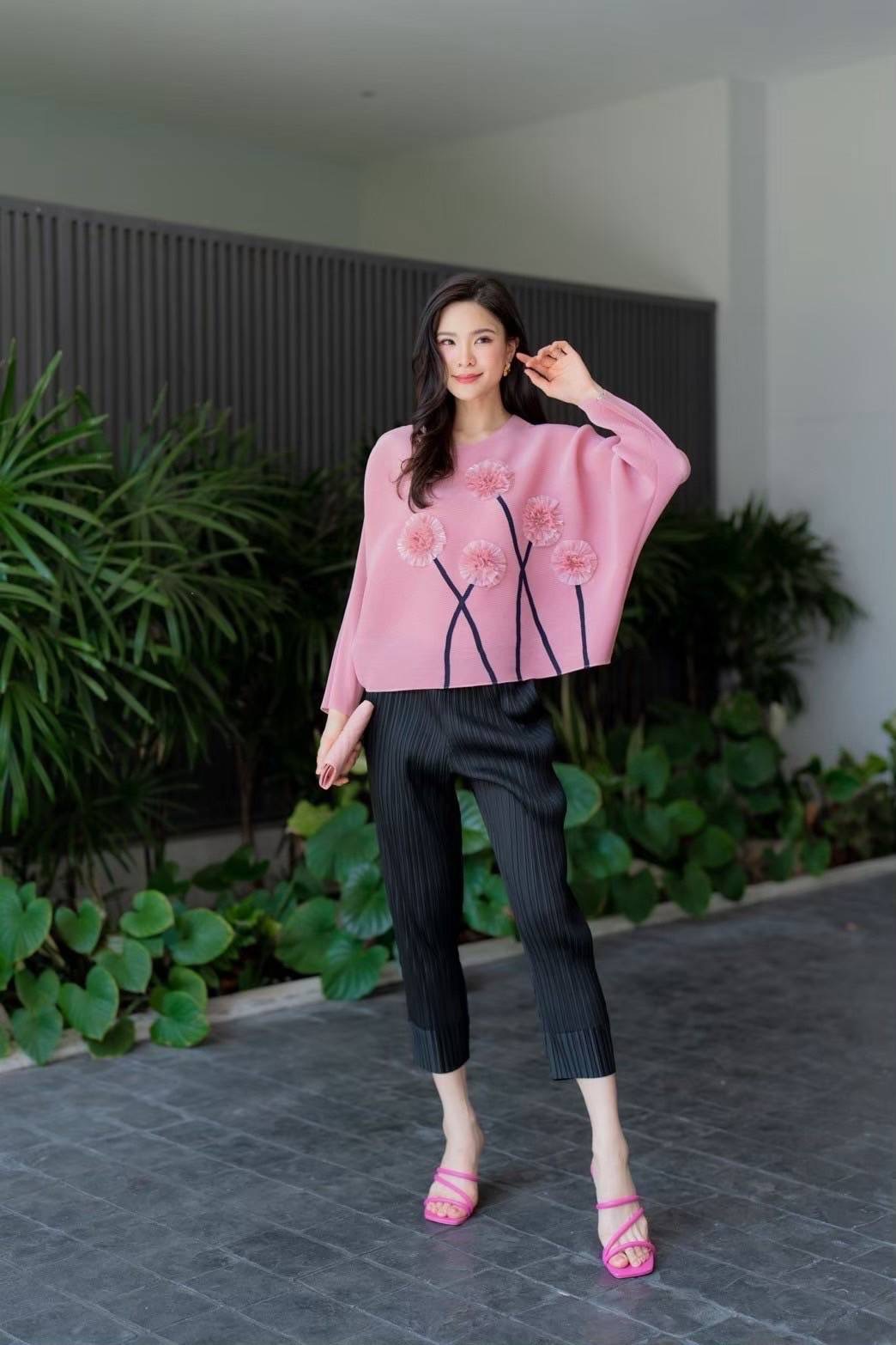 เสื้ออัดพลีท 100% เนื้อเดียวกับงาน Brand งาน สวย🔮High Quality ✔️ ใส่สบาย : สินค้าคุณภาพ (พร้อมส่ง)