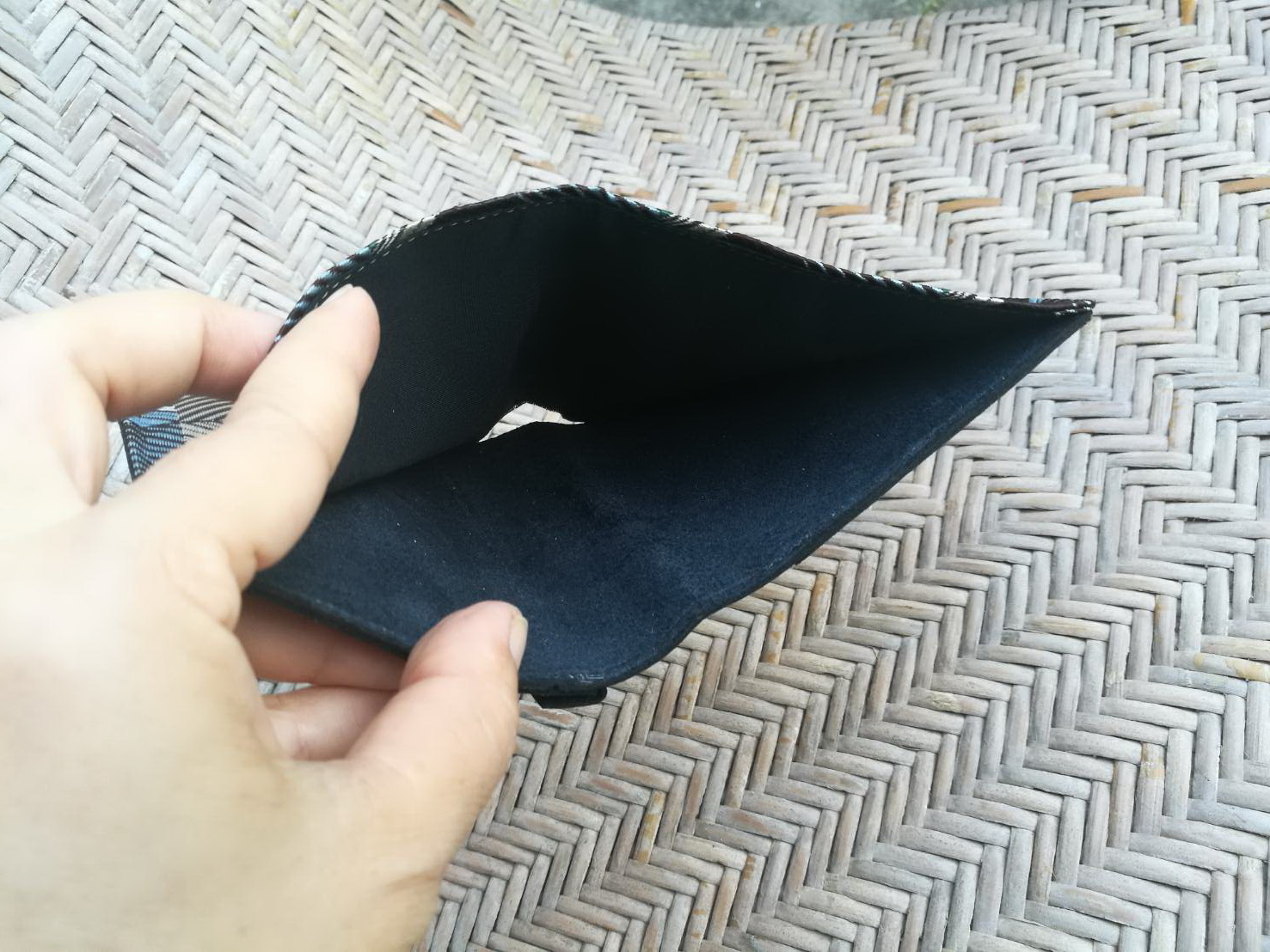 กระเป๋าสตางค์ผู้ชาย ใบเล็กๆ (ของใหม่)