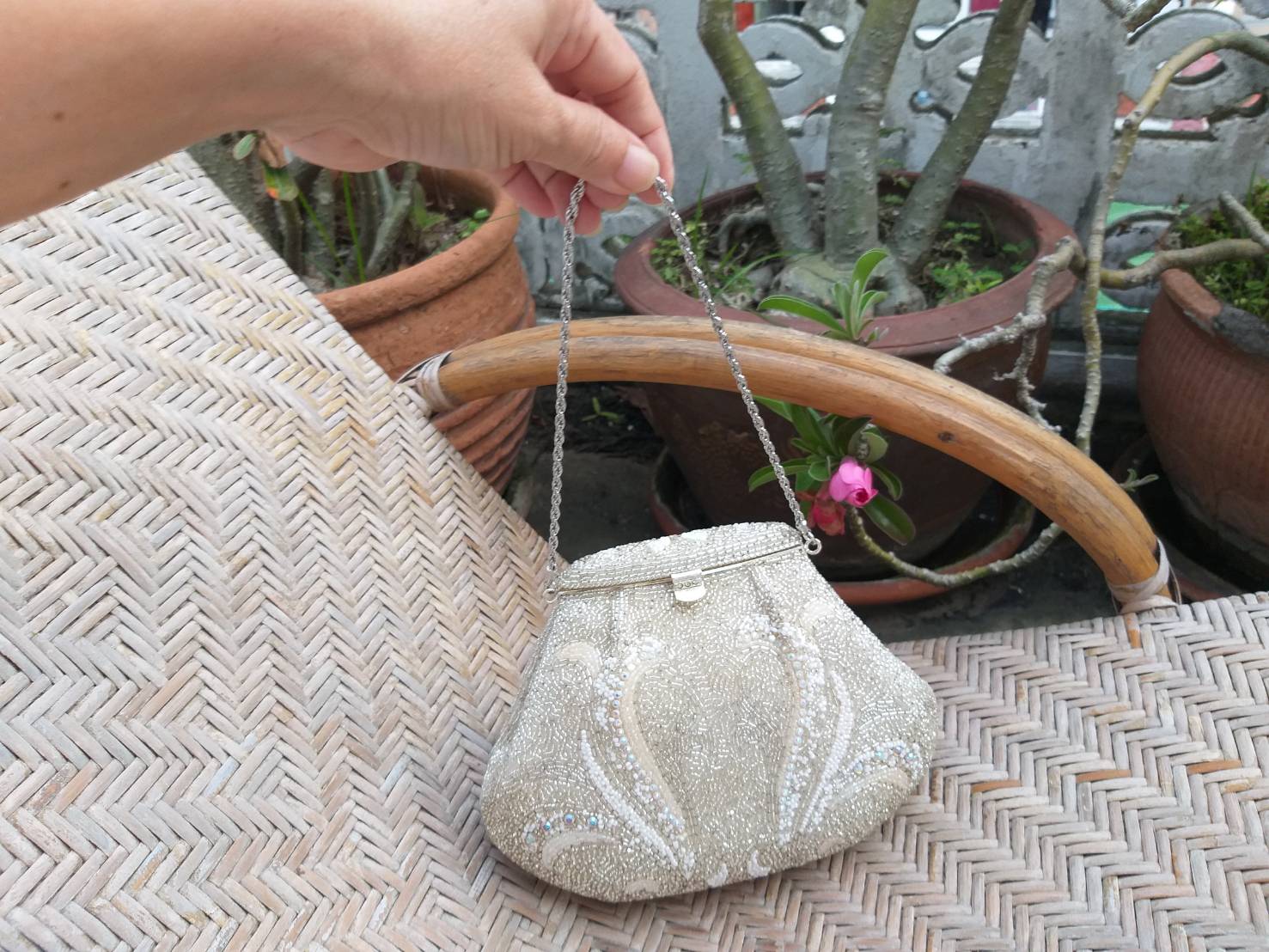 กระเป๋าออกงาน ปักเลื่อม แถมกระจก CC (ของใหม่)