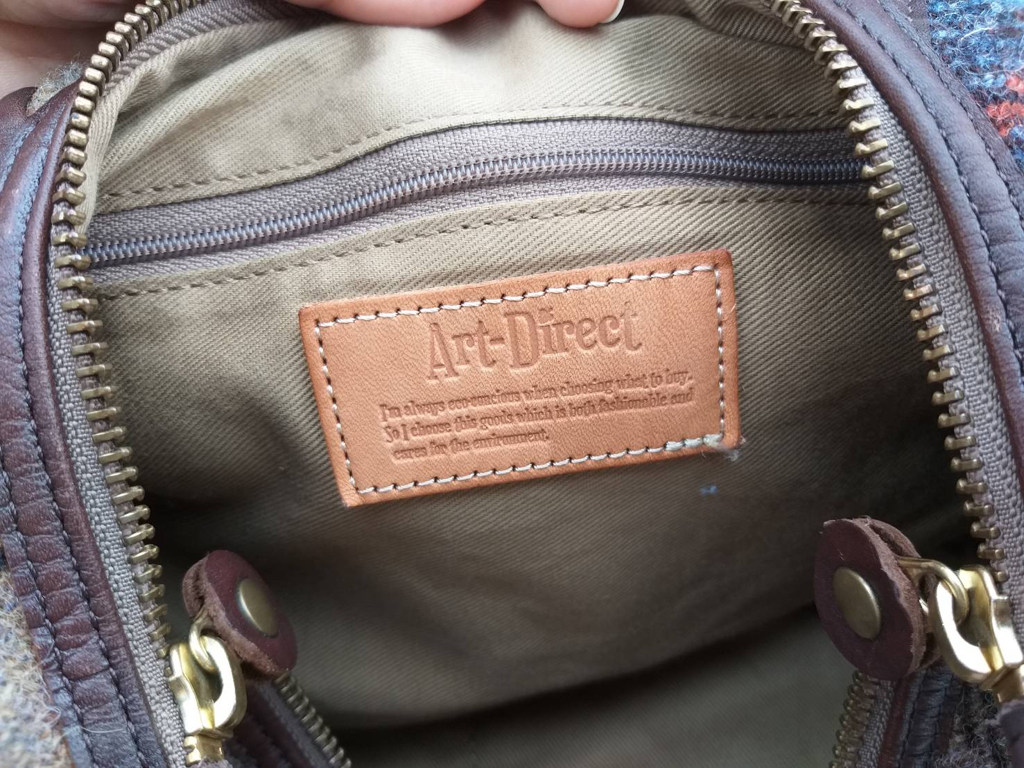 กระเป๋าสะพายผ้าขนสัตว์ HARRIS TWEED (ของใหม่)