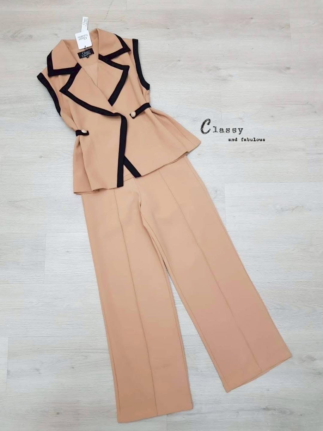 Set เสื้อคอปกแขนกุด จับจีบตรงเอว design เป็นเลเยอร์ด้านข้างเอวติดกระดุมทอง ตัดขอบสีดำที่เสื้อสวยมาก + กางเกงขายาวทรงกระบอกกลางมีกระเป๋าล้วง มีซับใน ใส่สบาย : สินค้าคุณภาพ (พร้อมส่ง)