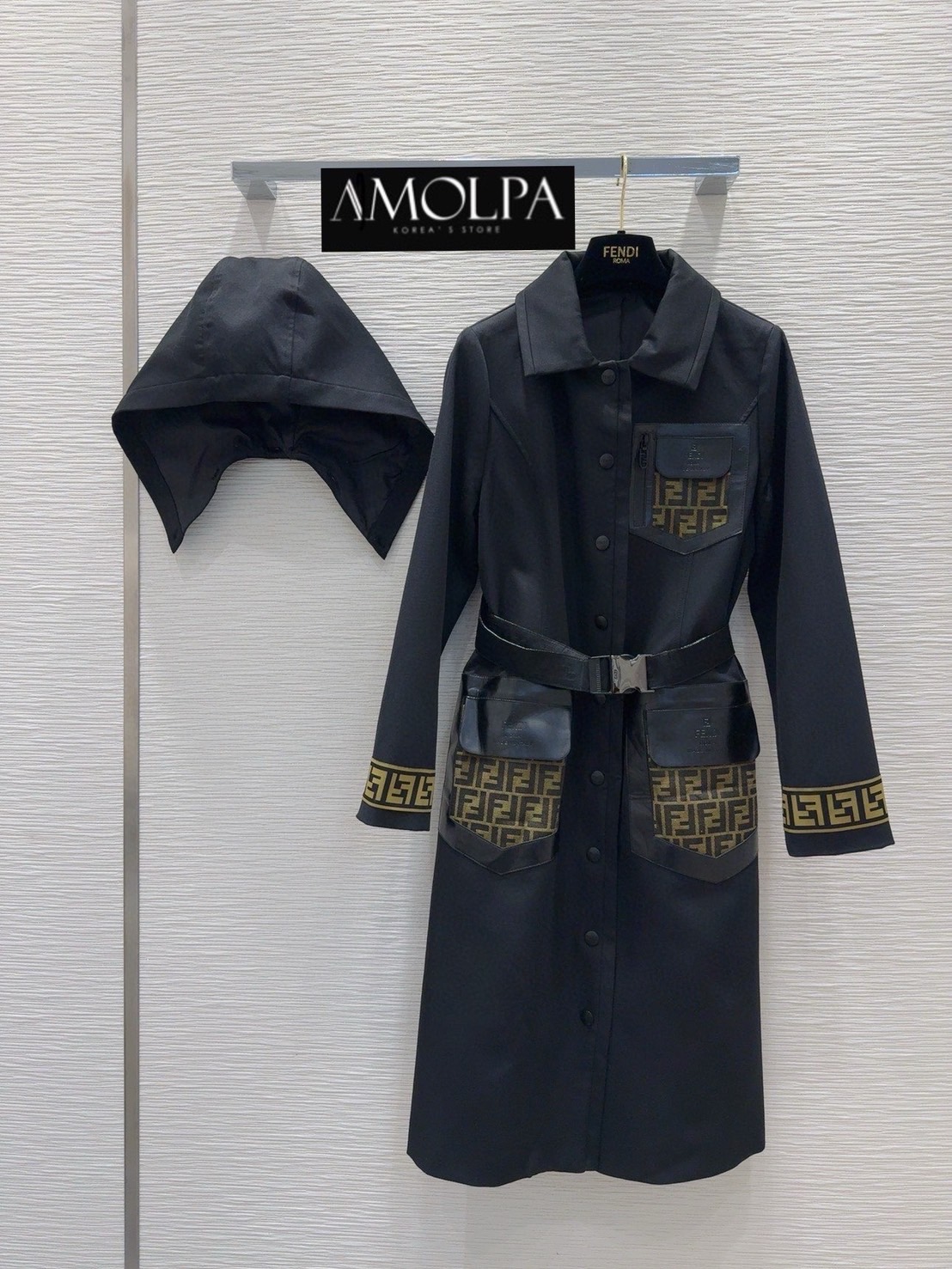 โค้ชตัวยาวจากแบรนด์ FENDI งานHIEND สุดๆ ห้ามพลาด งานดีสุดๆ ค่ะ ใส่แล้วสวย หรู ไฮโซ มาก เป๊ะ เก็บเลยค้า ไม่มีผิดหวัง ใส่สบาย : สินค้าคุณภาพ (พร้อมส่ง)