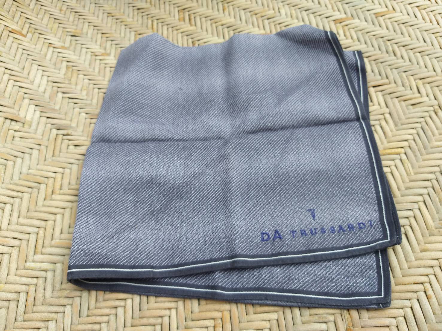 ผ้าเช็ดหน้าชาย TRUSSARDI ผ้าดีมาก