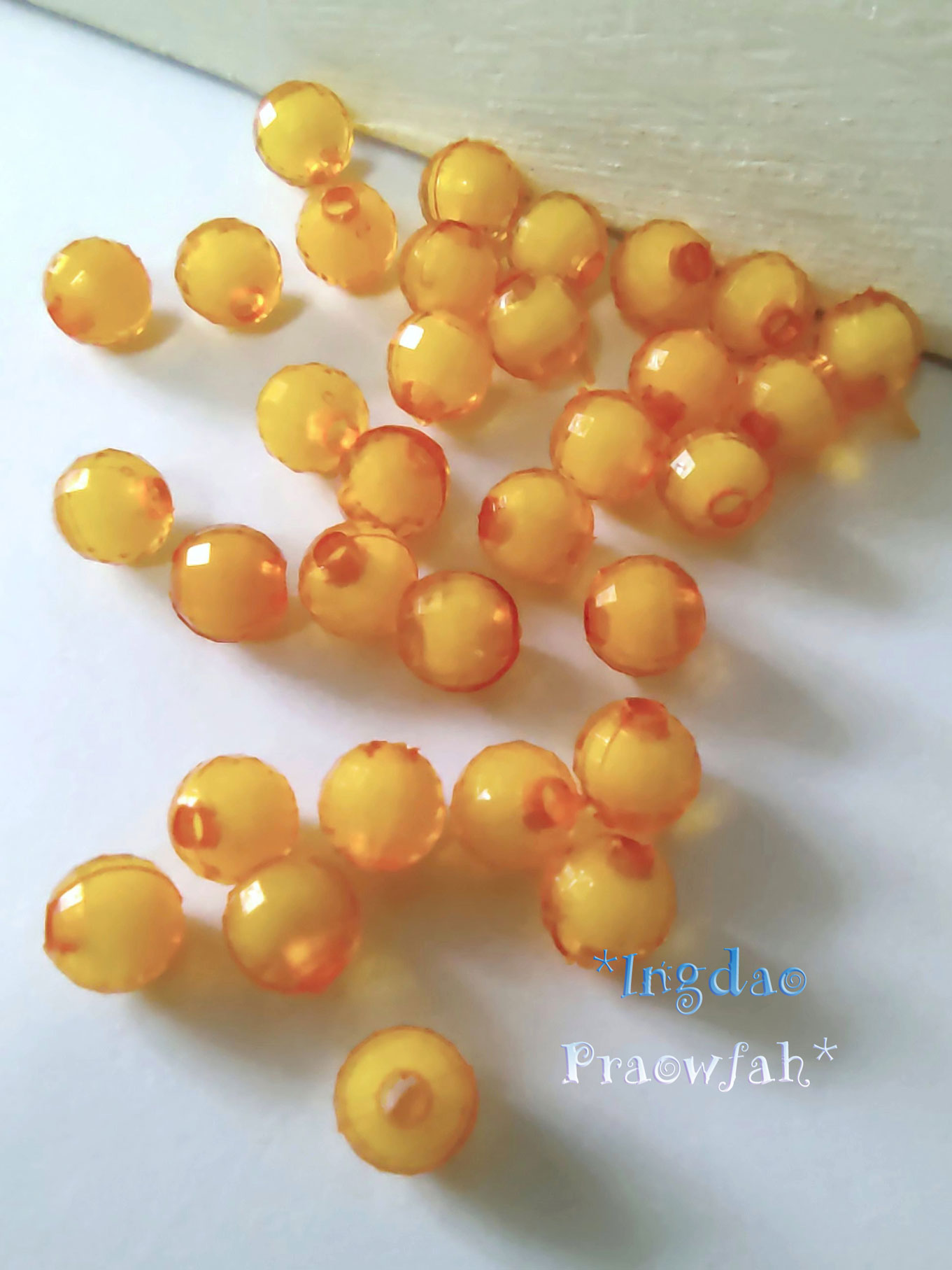 5036yg ลูกปัดอะครีลิคกลมตัดเหลี่ยมสอดใส้ลูกปัดกลมขาว ขนาด 6 มิล. สีเหลืองเข้ม (10 กรัม/90 ชิ้น)