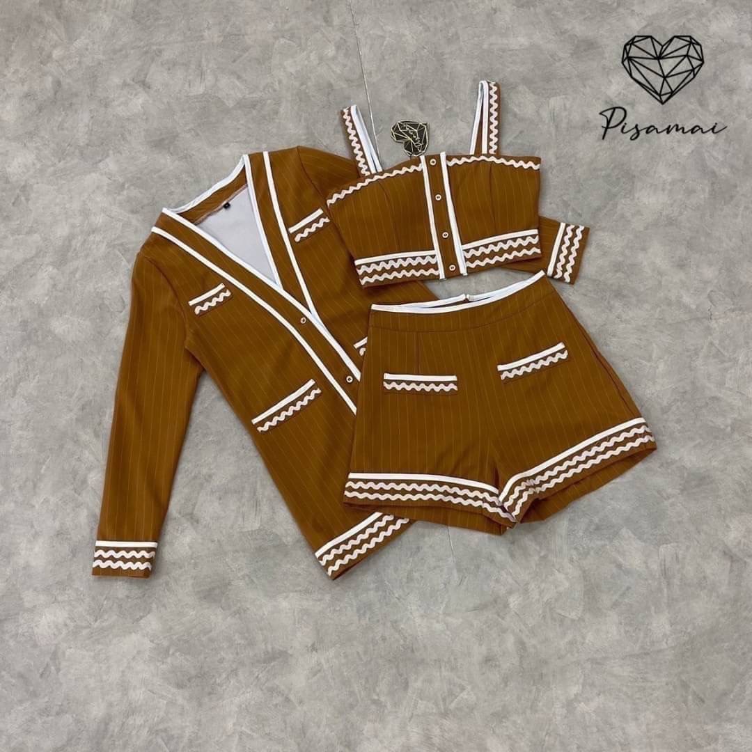 เซ็ตเสื้อคอปลายทางขาวเพ มาคู่กับกางเกงขาสั่น พร้อมเสื้อคลุมแขนยาวเข้าเซ็ต สินค้าคุณภาพ (พร้อมส่ง)