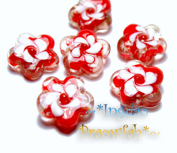 LW8104rd ลูกปัดแก้วทรงดอกไม้สีแดง แต้มสีสอดไส้ ขนาด 20 มิล. (ราคา/1 ชิ้น)