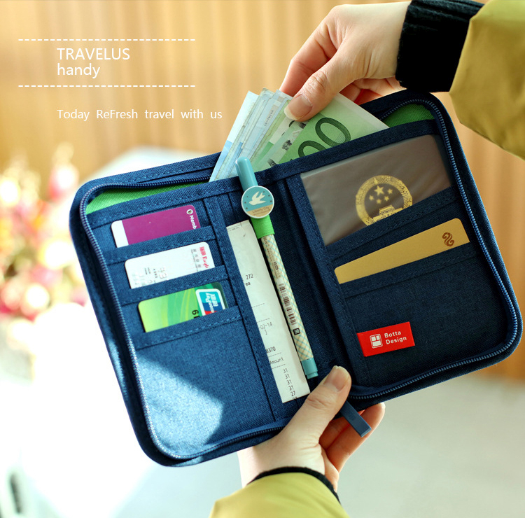 กระเป๋าใส่พาสปอร์ตสั้น กระเป๋าใส่หนังสือเดินทาง ขนาดกะทัดรัด ช่องเยอะ ใส่เอกสารสำคัญ ธนบัตร บัตรต่าง ๆ พกพาสะดวก ผลิตจากโพลีเอสเตอร์กันน้ำ คุณภาพดี