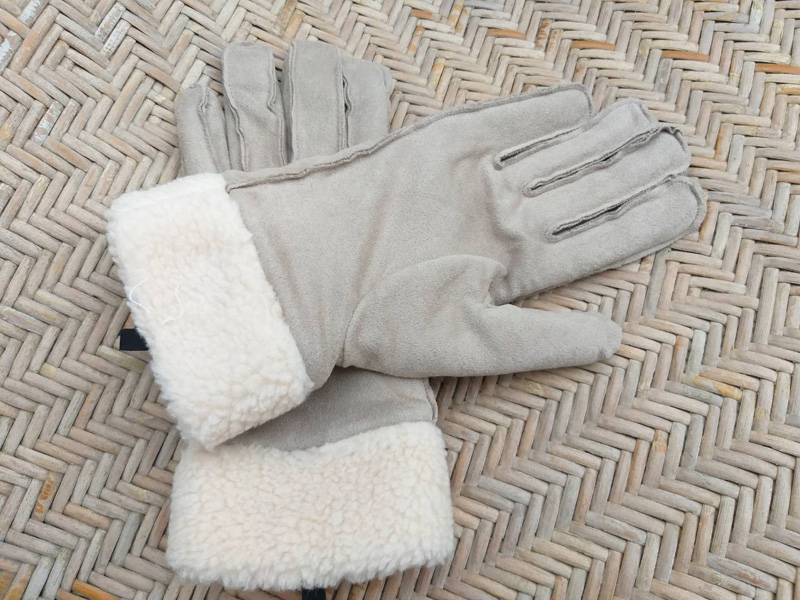 ถุงมือ Uniqlo บุผ้าฟลีซด้านใน