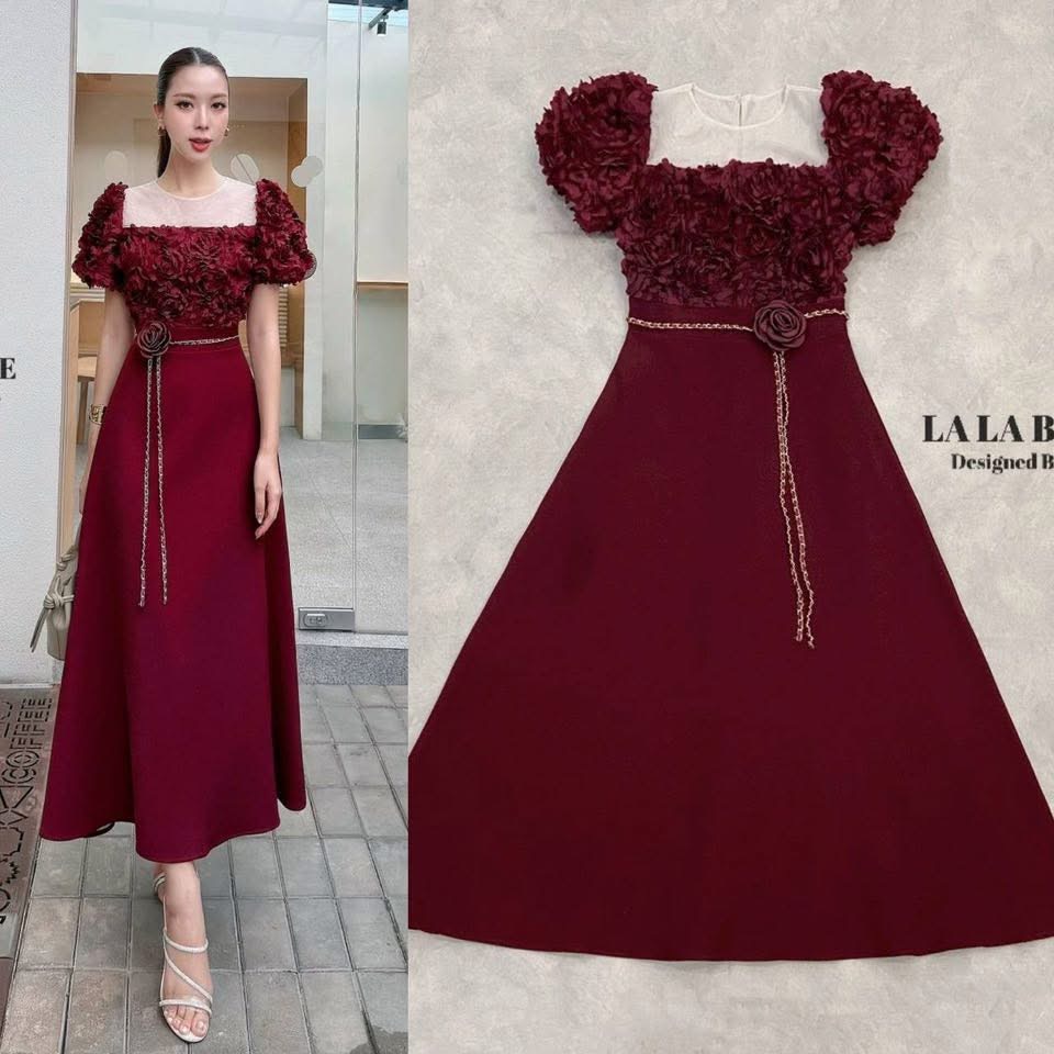 เดรสเจ้าหญิงช่วงตัวเสื้อเป็นผ้าดอกกุหลาบนิ่มๆแขนตุ๊กตาแต่งซีทูใส่แล้วไม่ตันเอวเข้ารูปกระโปรงทรงเจ้าหญิงตัดขอบเอว+ เข็มขัดโซ่ดอกไม้ ชุดนี้ผ้าสูทอัดกาว ใส่สบาย : สินค้าคุณภาพ (พร้อมส่ง)