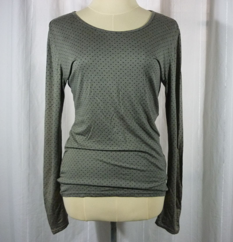 เสื้อฮีทเทคหญิง เทาจุดดำ Uniqlo heattech Sz L