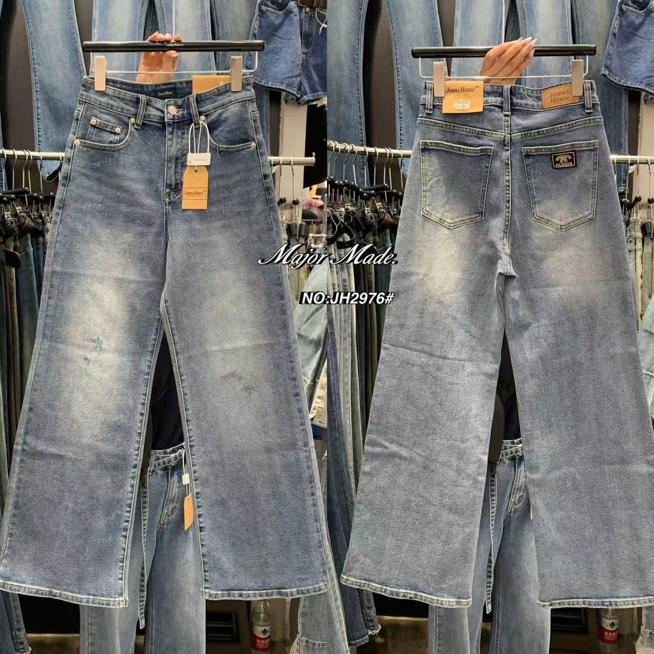 กางเกงยีนส์ขากระบอกรุ่นใหม่ ทรงเอวสูงงงง(ผ้ายืดคะ)งานสวยจริงๆ ปลายขากว้างสวย ดีเทลตรงกระเป๋าข้างหลัง โลโก้สวย ใส่สบาย : สินค้าคุณภาพ (พร้อมส่ง)