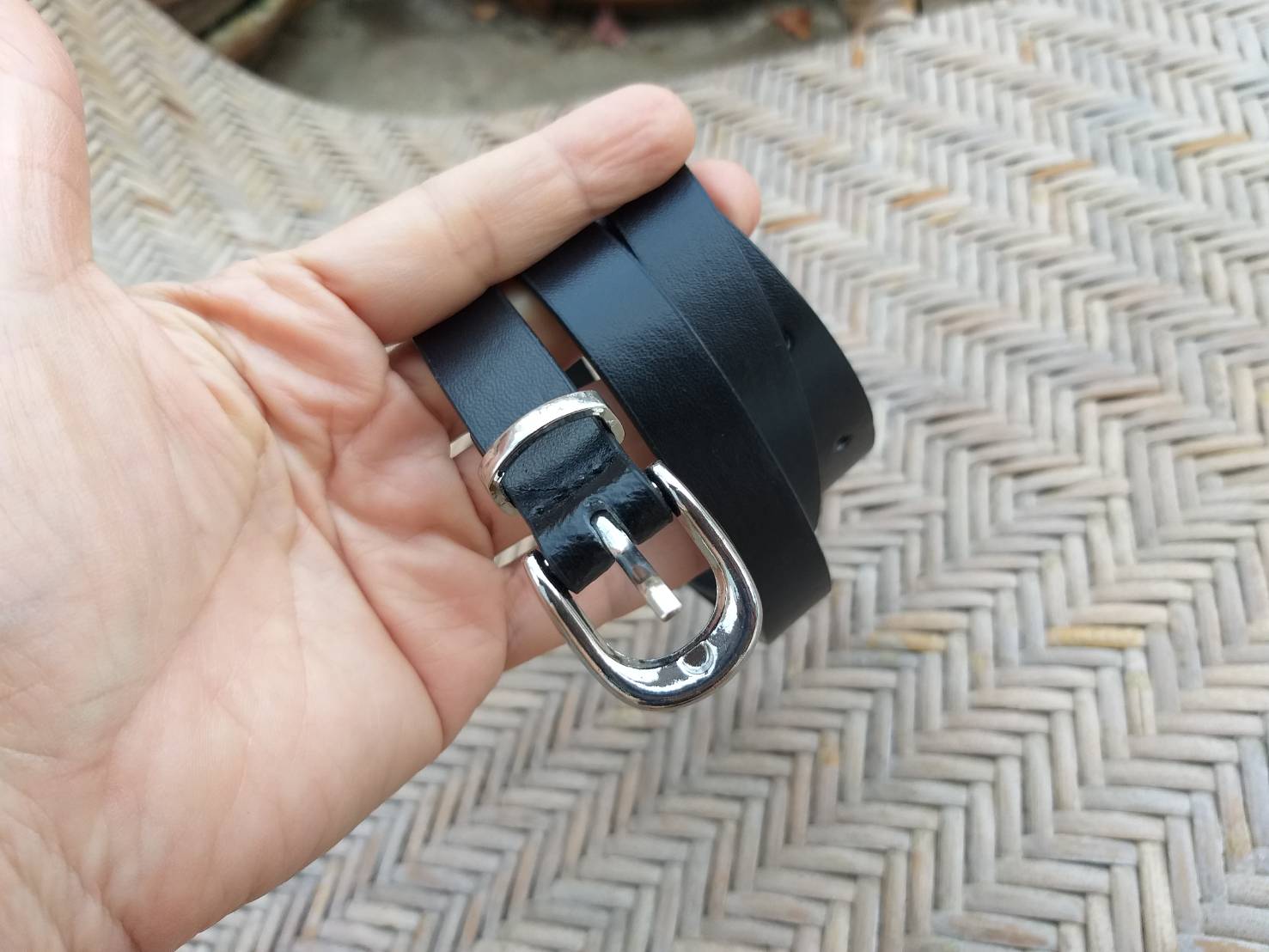 เข็มขัดหนังแท้สีดำ เรียบๆ ใส่ได้ทุกชุด (ของใหม่)