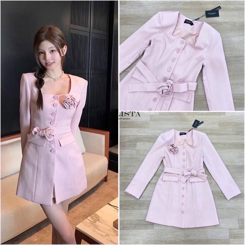 เดรสสูทเเขนยาว กระดุมหน้า มีเข็มขัดดอกไม้เข้าชุด ดอกไม้ถอดได้ ใส่สวยน่ารักมากๆ ใส่สบาย : สินค้าคุณภาพ (พร้อมส่ง)