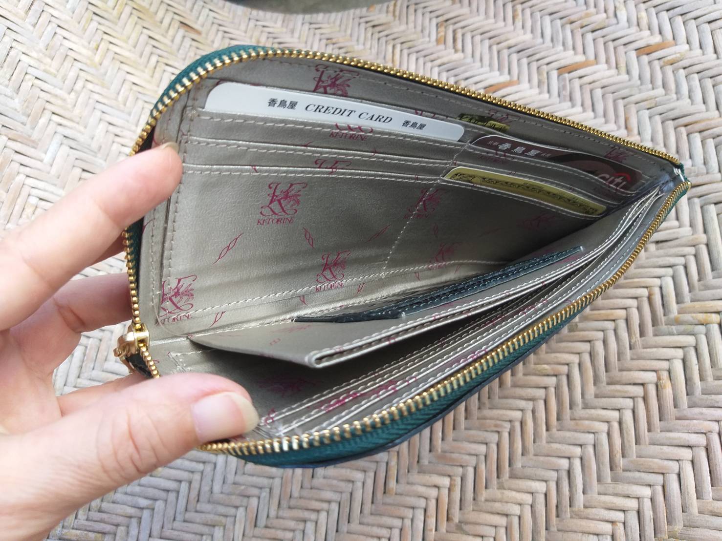 กระเป๋าสตางค์ KATORINE หนังแก้ว สวยมาก (ของใหม่)