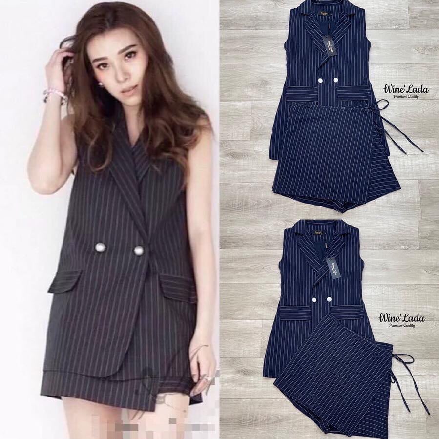 เซ็ทเสื้อทรงสูทลายทาง สีกรม ด้านหน้าแต่งกระเป๋าหลอก มาพร้อมกับ กางเกงกระโปรงขาสั้นลายเข้าเซ็ท สินค้าคุณภาพ (พร้อมส่ง)