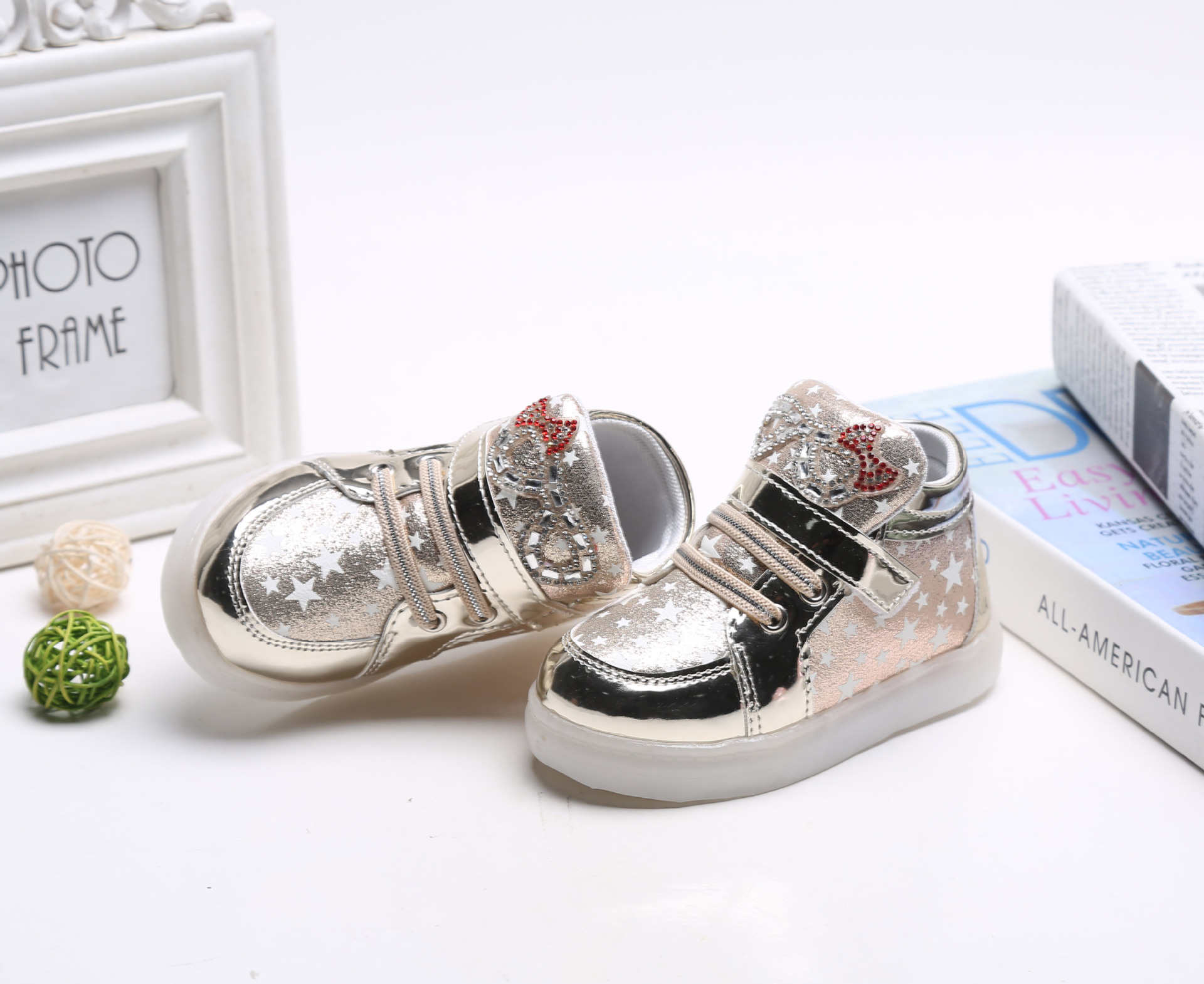 รองเท้าคัชชูเด็กหญิงตัวน้อย สีทองเมทัลลิค มีไฟ+เรืองแสง Size 23