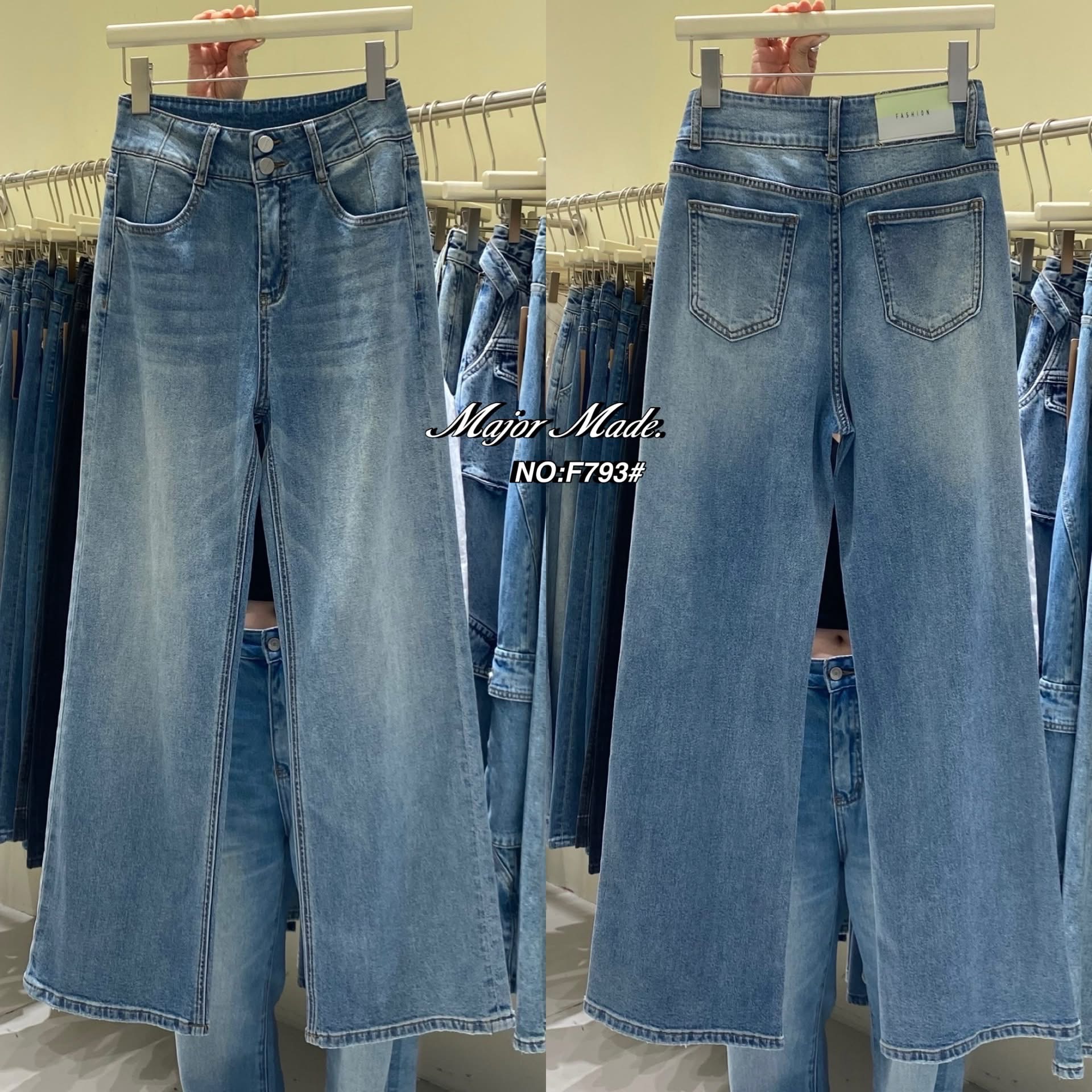 กางเกงยีนส์ขากระบอก ทรงขาตรง เอวสูง บอกเลยรุ่นนี้เนื้อผ้ายีนส์ยืดอย่างดี ผ้านิ่มมากกกค่ะ ฟอกสีสวย ใส่สบาย : สินค้าคุณภาพ (พร้อมส่ง)