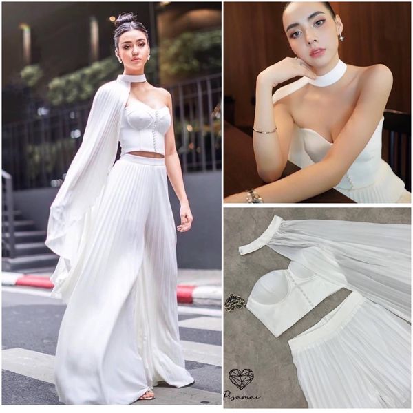 เซ็ตเกาะอกสีขาว มาคู่กับ กางเกงพลีทขายาว และโชกเกอร์คอ เวอร์วังอลังการมากค่าชุดนี้ สินค้าคุณภาพ (พร้อมส่ง)