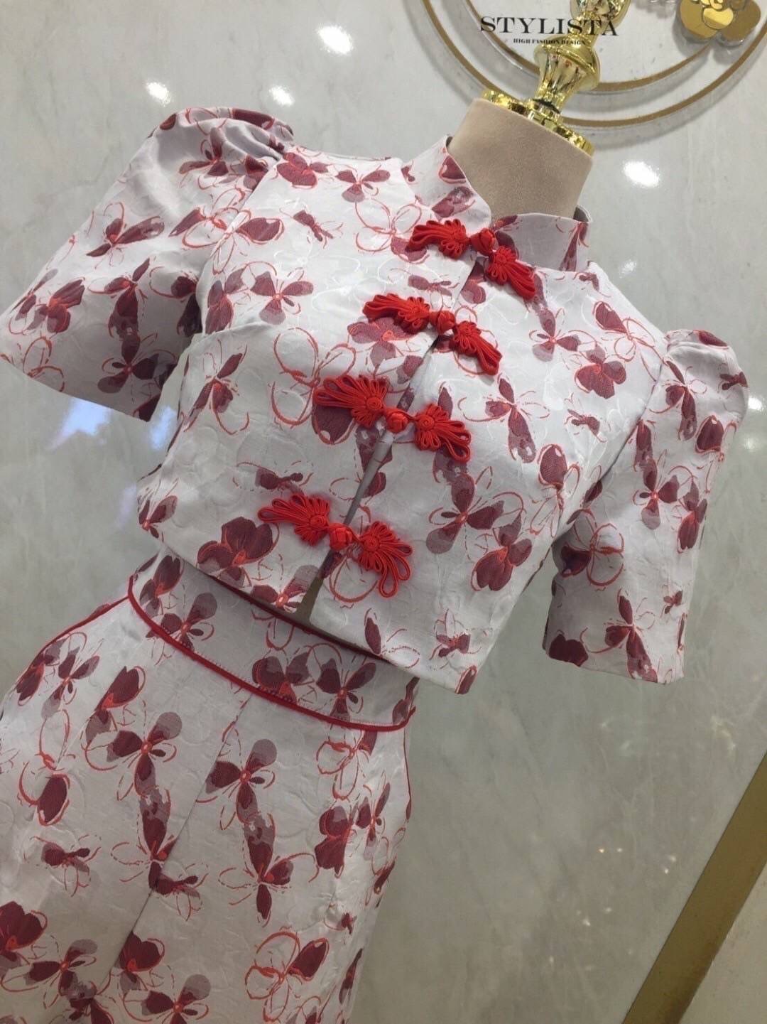 กี่เพ้า เซตเสื้อตรุษจีนแขนสั้น คอจีน มา พร้อมกางเกงขายาวเข้าชุด ใส่สวยน่ารักมากๆ ใส่สบาย : สินค้าคุณภาพ (พร้อมส่ง)