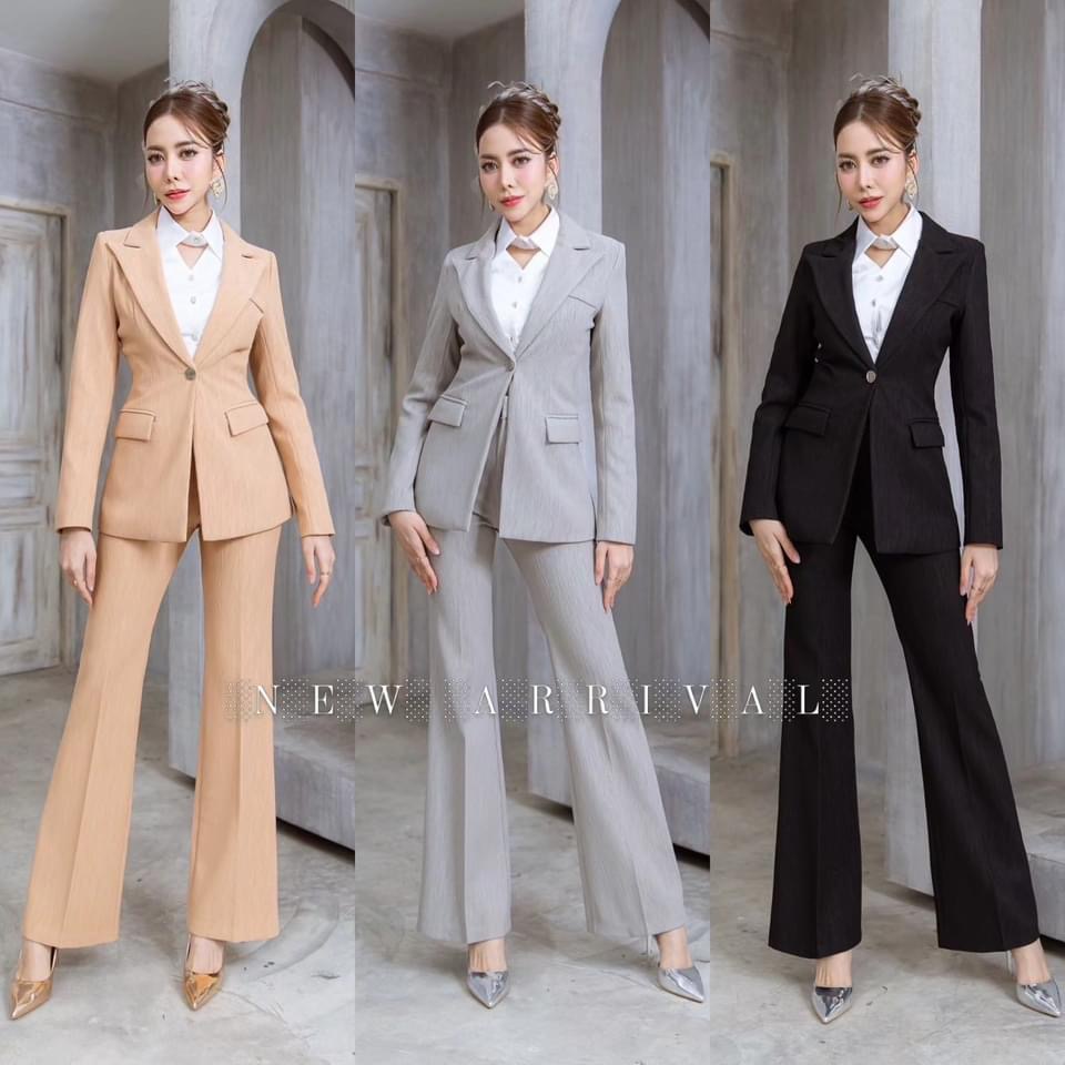 เซต BLAZER 3 ชิ้น เนื้อผ้าลูกฟูกเกรดเอ ตัว BLAZERเป็นทรงเข้ารูป +เสื้อเชิ้ตสีขาวทรงเข้ารูป +กางเกงเป็นทรงขาม้า . สินค้าคุณภาพ (พร้อมส่ง)
