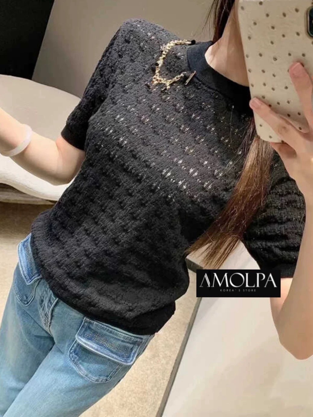 เสื้อไหมพรมแขนสั้น LV KNIT อะไหล่สร้อยฮาร์ดแวร์สีทอง เนื้อผ้าดีม๊าก ผ้าใส่สบายมาก ห้ามพลาด ใส่สบาย : สินค้าคุณภาพ (พร้อมส่ง)