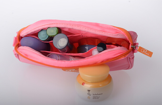 กระเป๋าใส่อุปกรณ์อิเล็กทรอนิกส์ กระเป๋าไอที หรือปรับเป็นใส่เครื่องสำอางก็ได้ ผลิตจากไนล่อนกันน้ำคุณภาพดีมี 4 สีให้เลือก