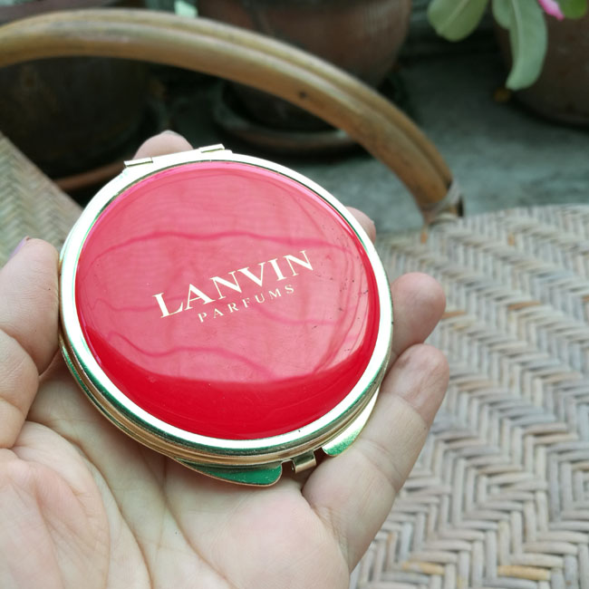กระจกพับ กระจกตั้ง 2 ด้าน LANVIN ไม่มึจำหน่ายทั่วไป