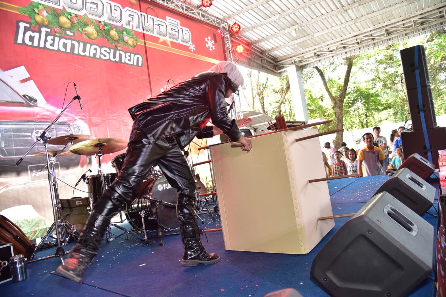 มายากล นักมายากล การแสดง โชว์ Magic Show งาน "วันตัวตนของตนจริง" 09/12/2560