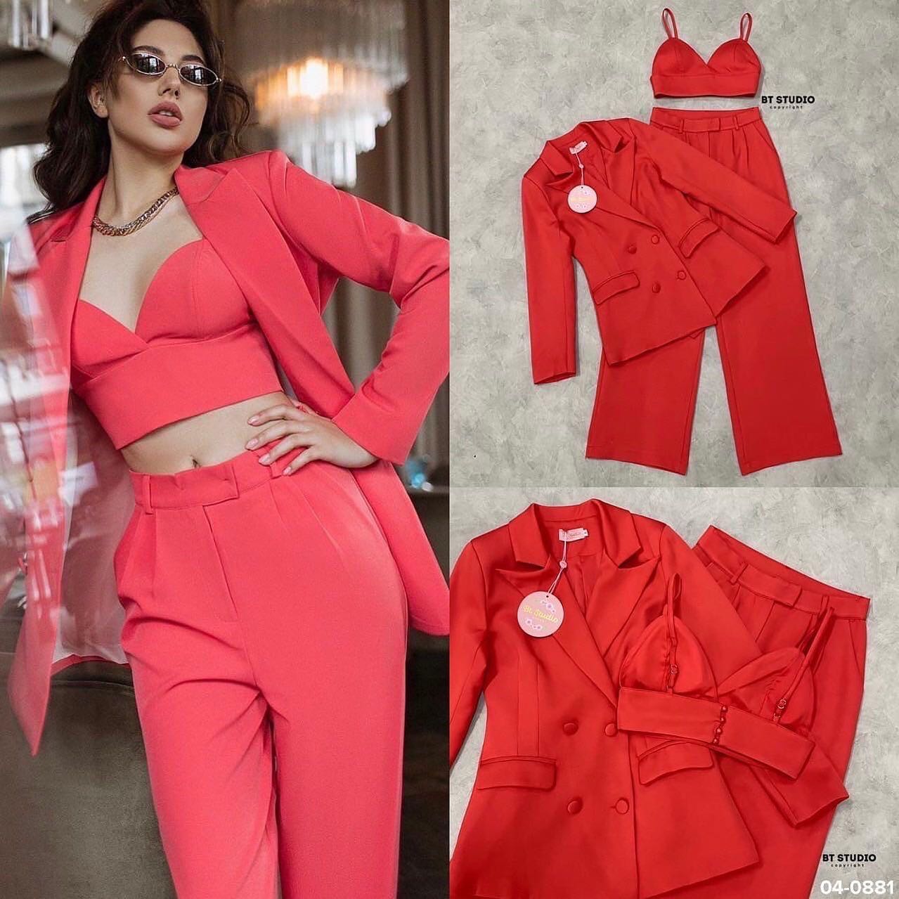 เซท 3 ชิ้น เสื้อครอปสายเดี่ยว ช่วงอก เสริมฟองน้ำ ด้านหลังแต่งกระดุม สายปรับได้ มาพร้อมเบเซอร์แขนยาวคอปกแต่งกระดุม 4 เม็ด แมทซ์กับกางเกงขายาวเอวสูง : สินค้าคุณภาพ (พร้อมส่ง)