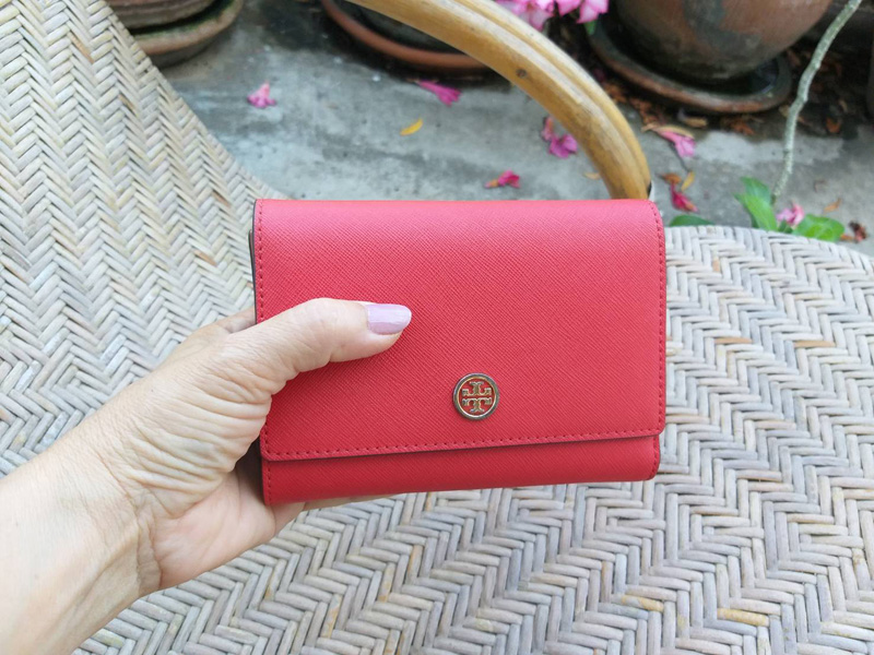 กระเป๋าสตางค์สีแดงสวยมาก ช่องเยอะ (ของใหม่)