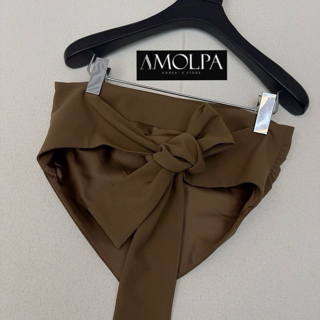 เสื้อเกาะอก MIU MIU .. แบบผูกหลัง ผ้าอย่างเทพ มีน้ำหนักสุดๆ งานสวยน่ารัก ตามช๊อปเลยน๊า ใส่สบาย : สินค้าคุณภาพ (พร้อมส่ง)