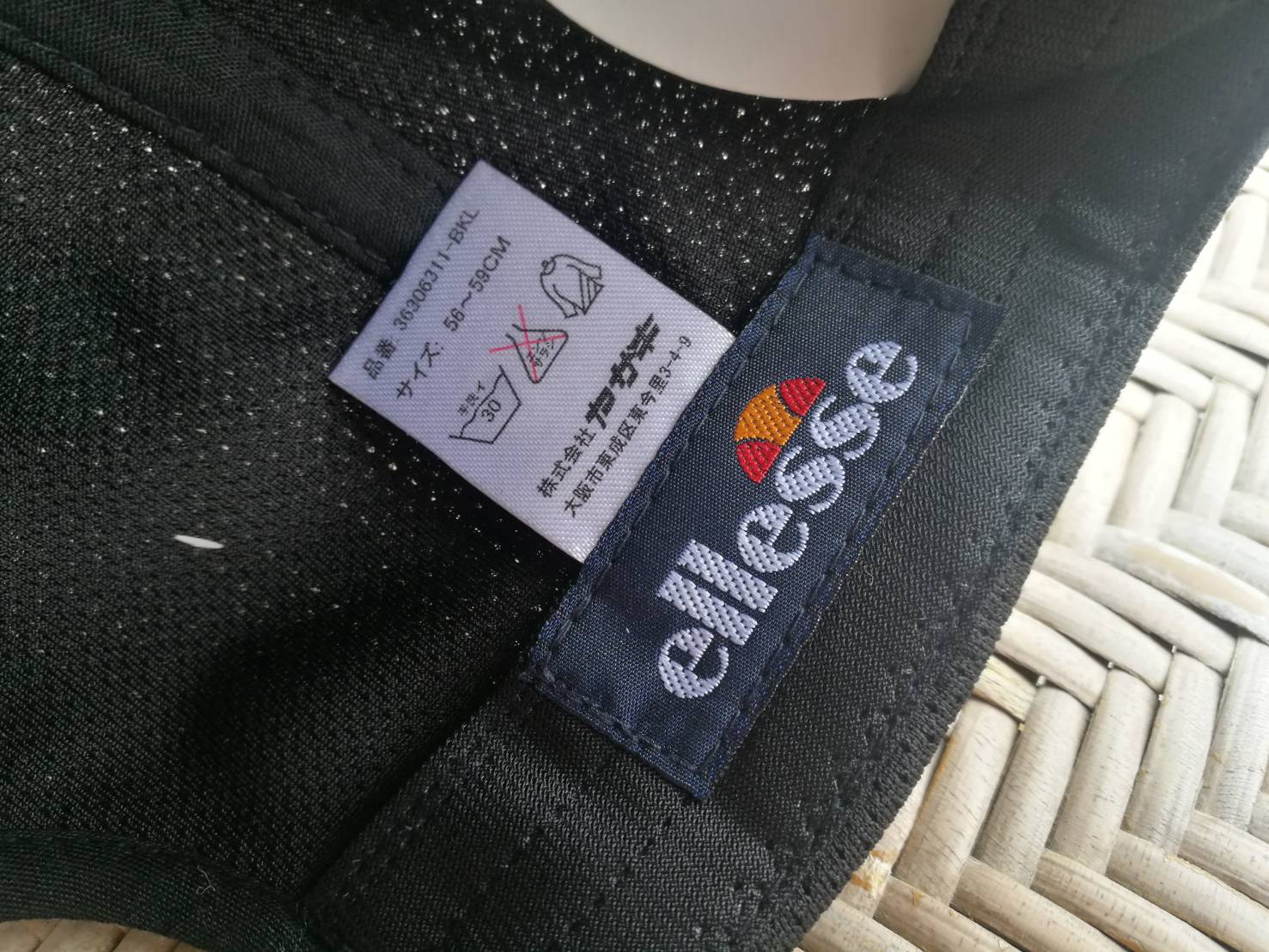 หมวกแก๊ปสีดำ ellesse (ของใหม่)