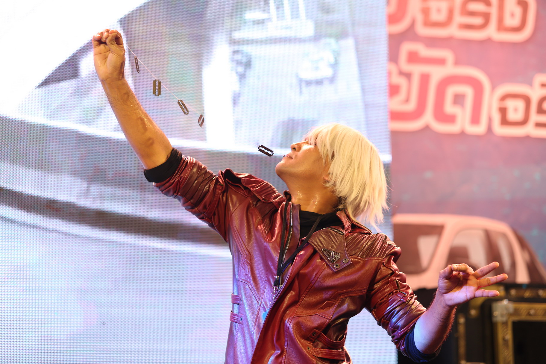 มายากล นักมายากล การแสดง โชว์ Magic Show "งาน HILUX REVO FESTIVAL 2019" 28/10/2562