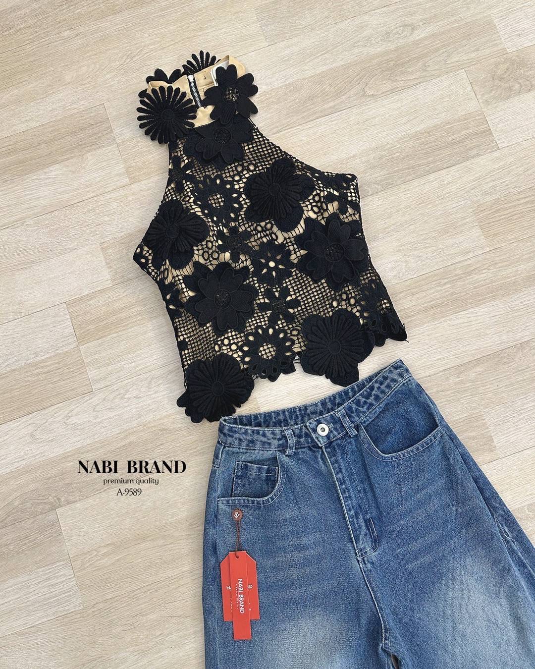 ชุดเซทเสื้อแขนกุดลูกไม้ผ้า3D จึ้งๆ สีดำ ชุดมีฟองน้ำและซับใน งานซิบหลัง เข้าเซทกับกางเกงยีนส์ขายาว ใส่สบาย : สินค้าคุณภาพ (พร้อมส่ง)