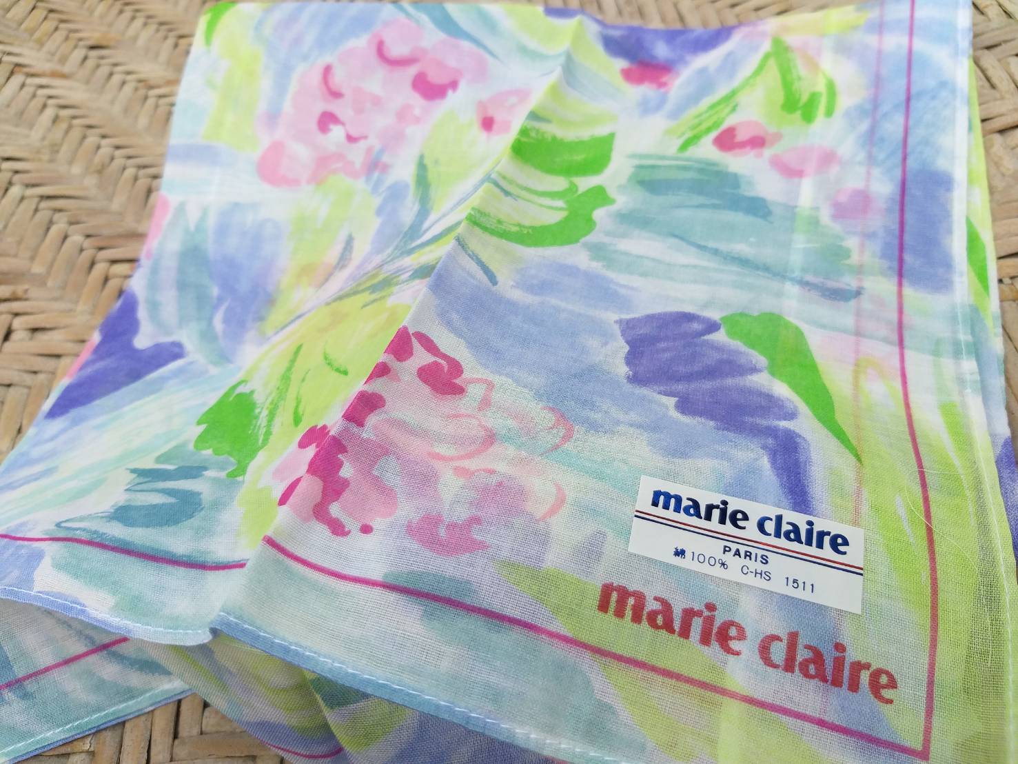ผ้าเช็ดหน้า marie claire