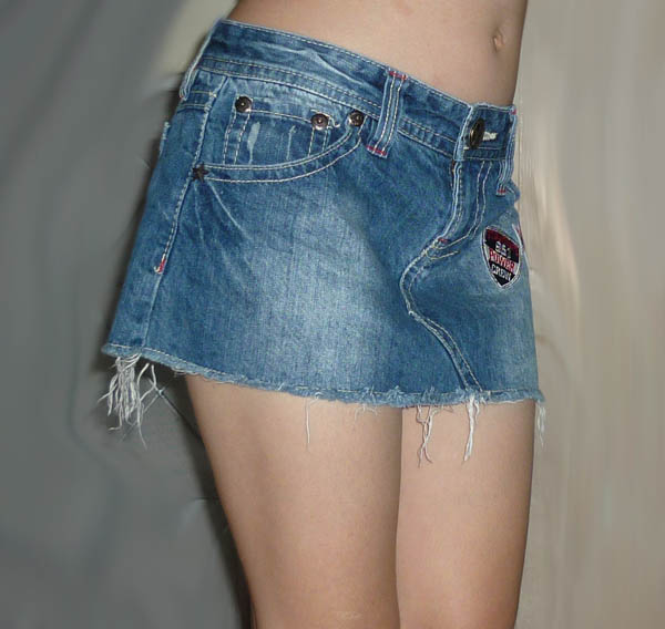 กระโปรงยีนส์เซอร์ๆ แนวร็อค สวยมาก จากญี่ปุ่น 32-38-10