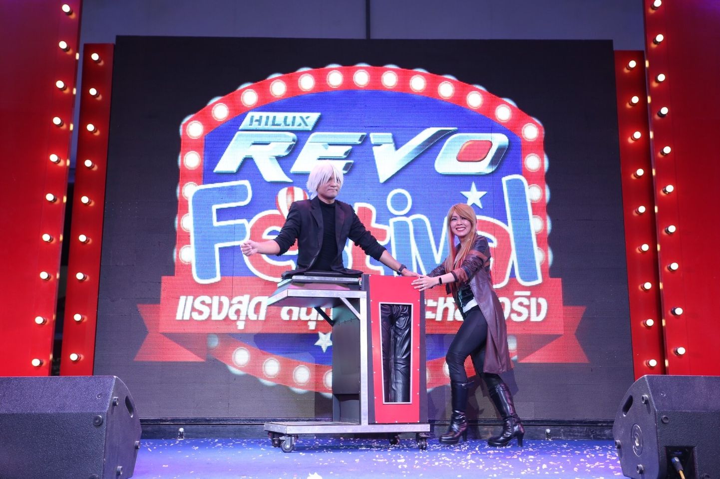 มายากล นักมายากล การแสดง โชว์ Magic Show "งาน HILUX REVO FESTIVAL 2020" 14/03/2563