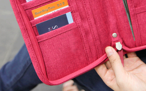 กระเป๋าใส่พาสปอร์ตสั้น กระเป๋าใส่หนังสือเดินทาง ขนาดกะทัดรัด ช่องเยอะ ใส่เอกสารสำคัญ ธนบัตร บัตรต่าง ๆ พกพาสะดวก ผลิตจากโพลีเอสเตอร์กันน้ำ คุณภาพดี