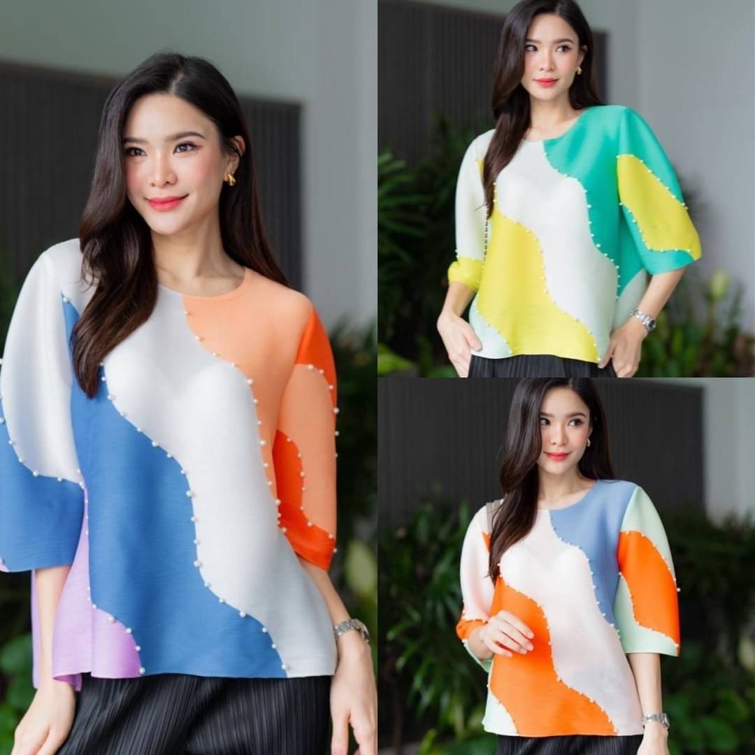 เสื้อคอกลม แขนพองตุ๊กตา 4 ส่วน แพตเทิร์นสวยงามรุ่นนี้ตัดต่อ สลับสี ทั้งช่วงลำตัว และแขน บวกกับประดับมุก แน่นๆ ใส่สบาย : สินค้าคุณภาพ (พร้อมส่ง)