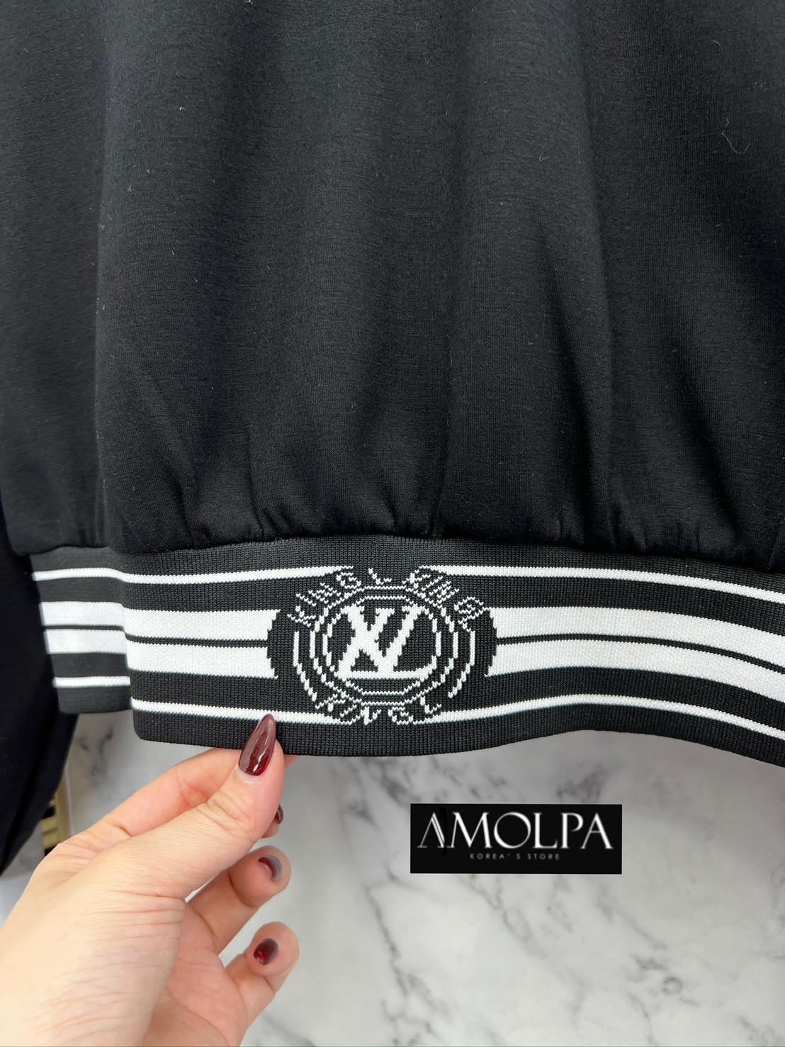 SET LV งาน hiend เสื้อ+กางเกง งานผ้าแน่น มีคุณภาพมากๆ สามารถใส่แยกกันได้ ใส่สบาย : สินค้าคุณภาพ (พร้อมส่ง)