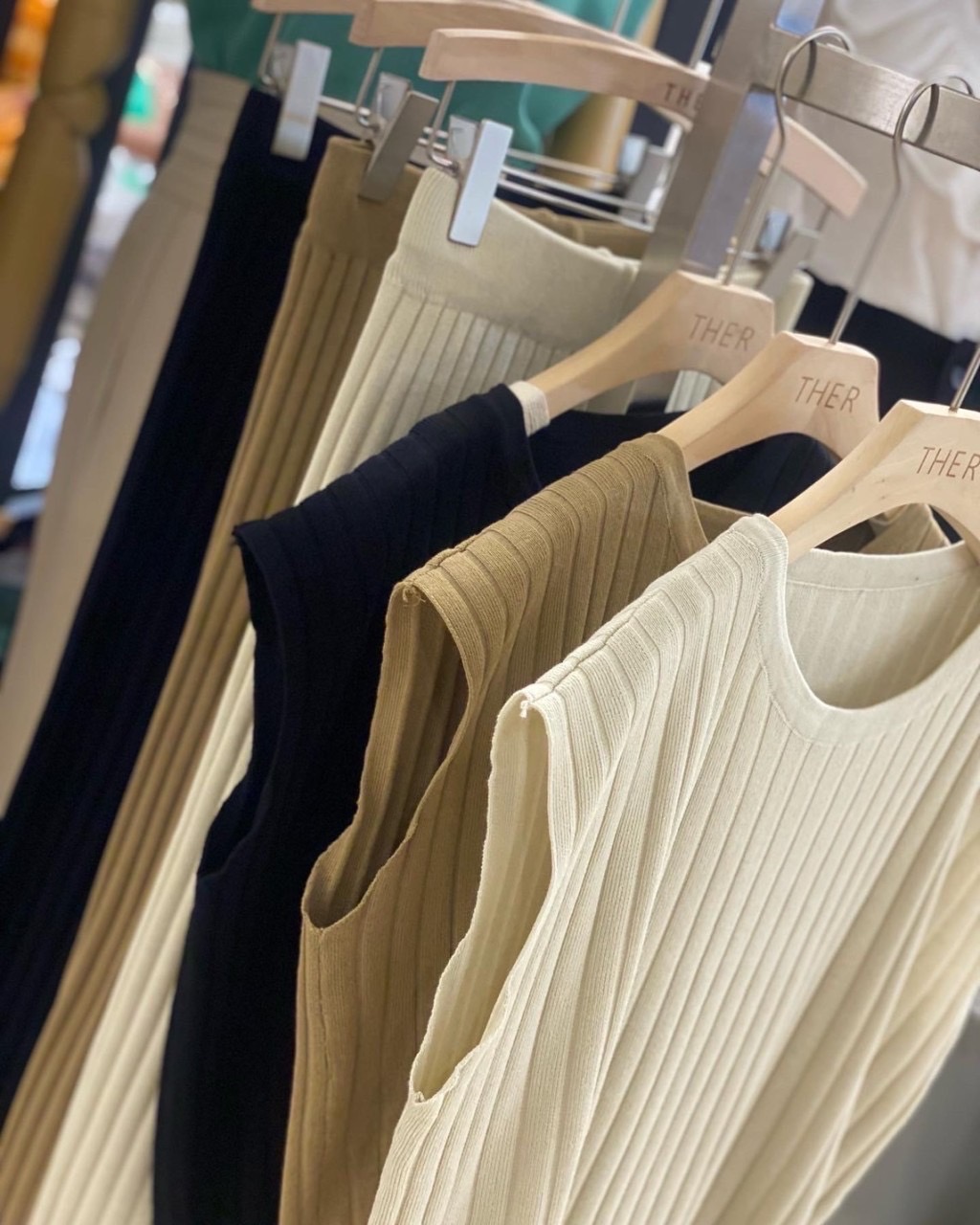 ชุดSet เสื้อแมตซ์กางเกงขายาวเข้าชุด ตัวเสื้อกึ่งๆแขนปีกค้างคาวสามารถใส่แยก ได้ด้วยน้า ใช้ผ้าเนื้อดี ใส่สบาย : สินค้าคุณภาพ (พร้อมส่ง)