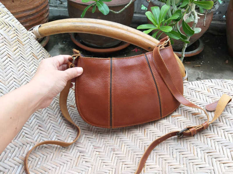 กระเป๋าสะพายหนังแท้ เรียบๆ แต่ดูดีมาก น่ารัก