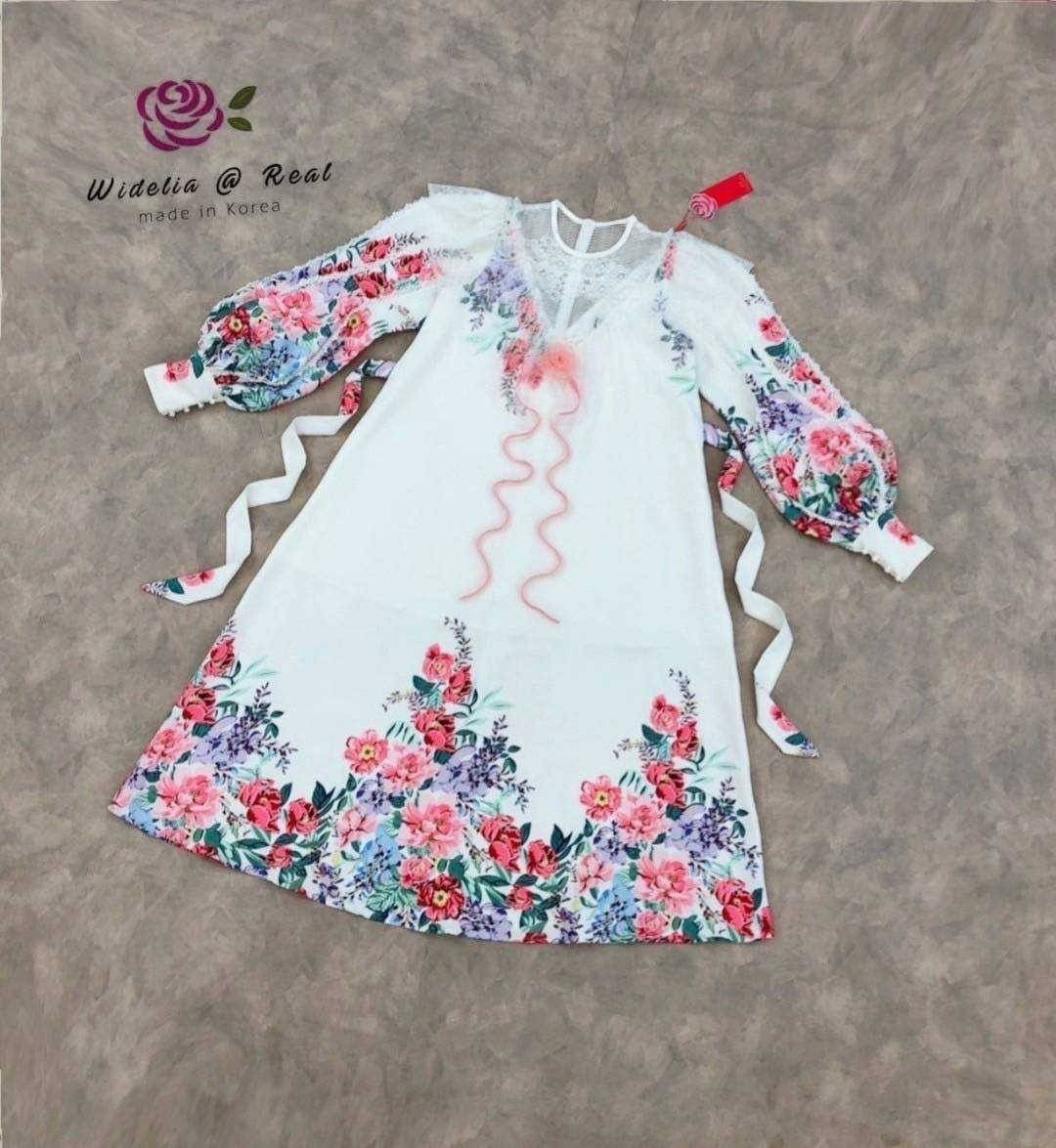 Maxi dress แม็กซี่เดรสตัวยาวทรงสวย ท่อนแขนยาวพองทรงฝักทองสวยอลัง ช่วงอกมี ดีเทลสวยด้วยผ้าลูกไม้เนื้อนุ่มสวยแต่งระบาย : สินค้าคุณภาพ (พร้อมส่ง)