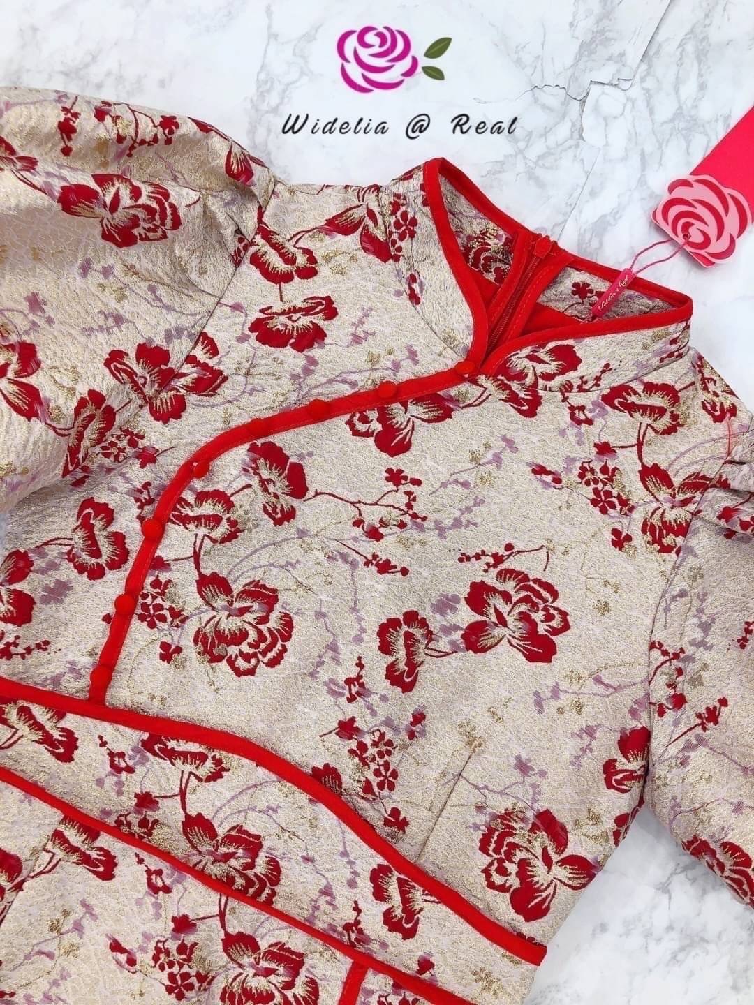 Dress เดรสกี่เพ้าแสนสวย ตัวกี่เพ้าแขนพอง กุ๊นขอบแดงอย่างดี ชายเดรสผ่าข้าง ใส่สบาย สินค้าคุณภาพ (พร้อมส่ง)