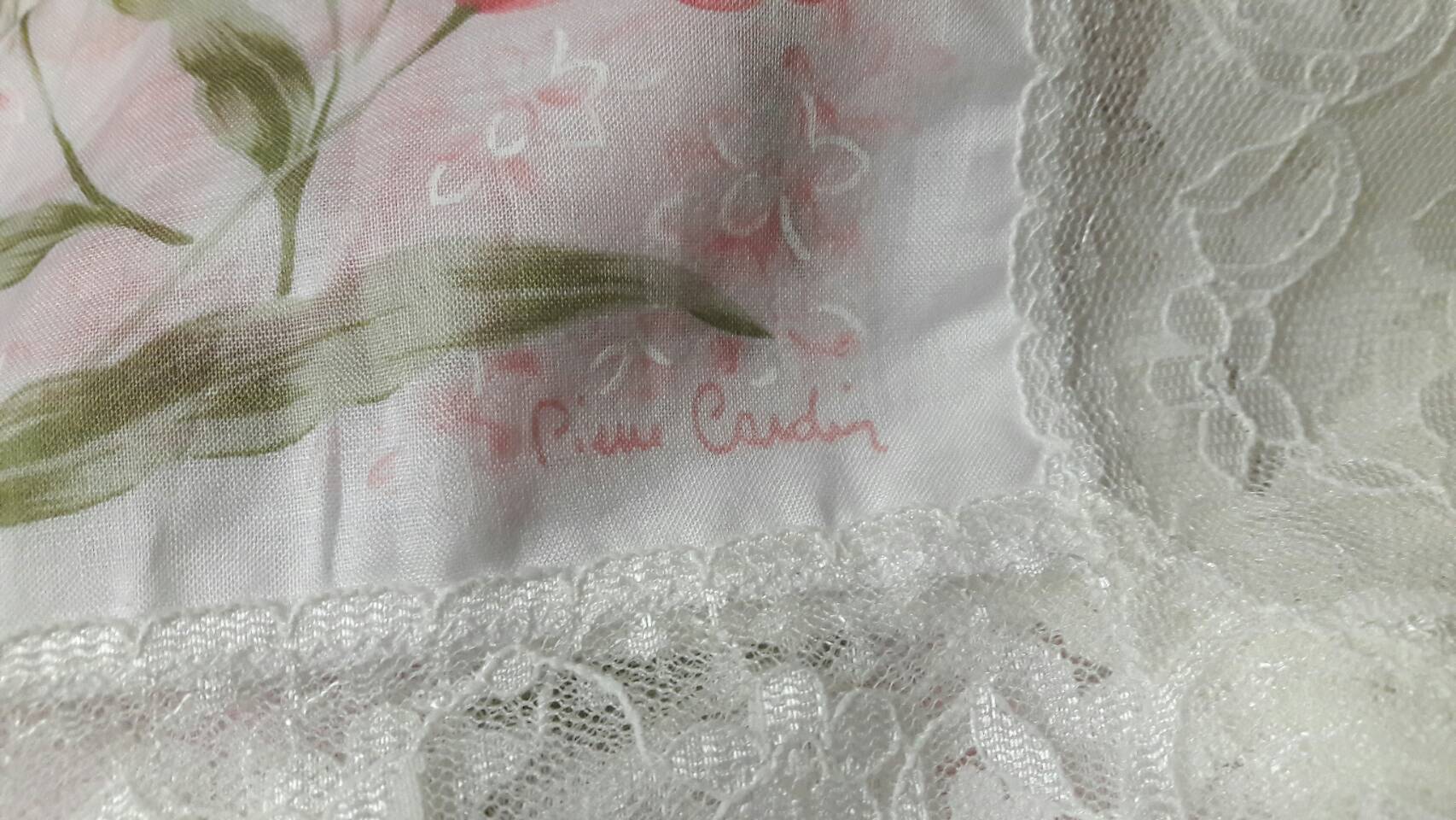 ผ้าเช็ดหน้าลูกไม้ Pierre Cardin สวยอลังสุดๆ