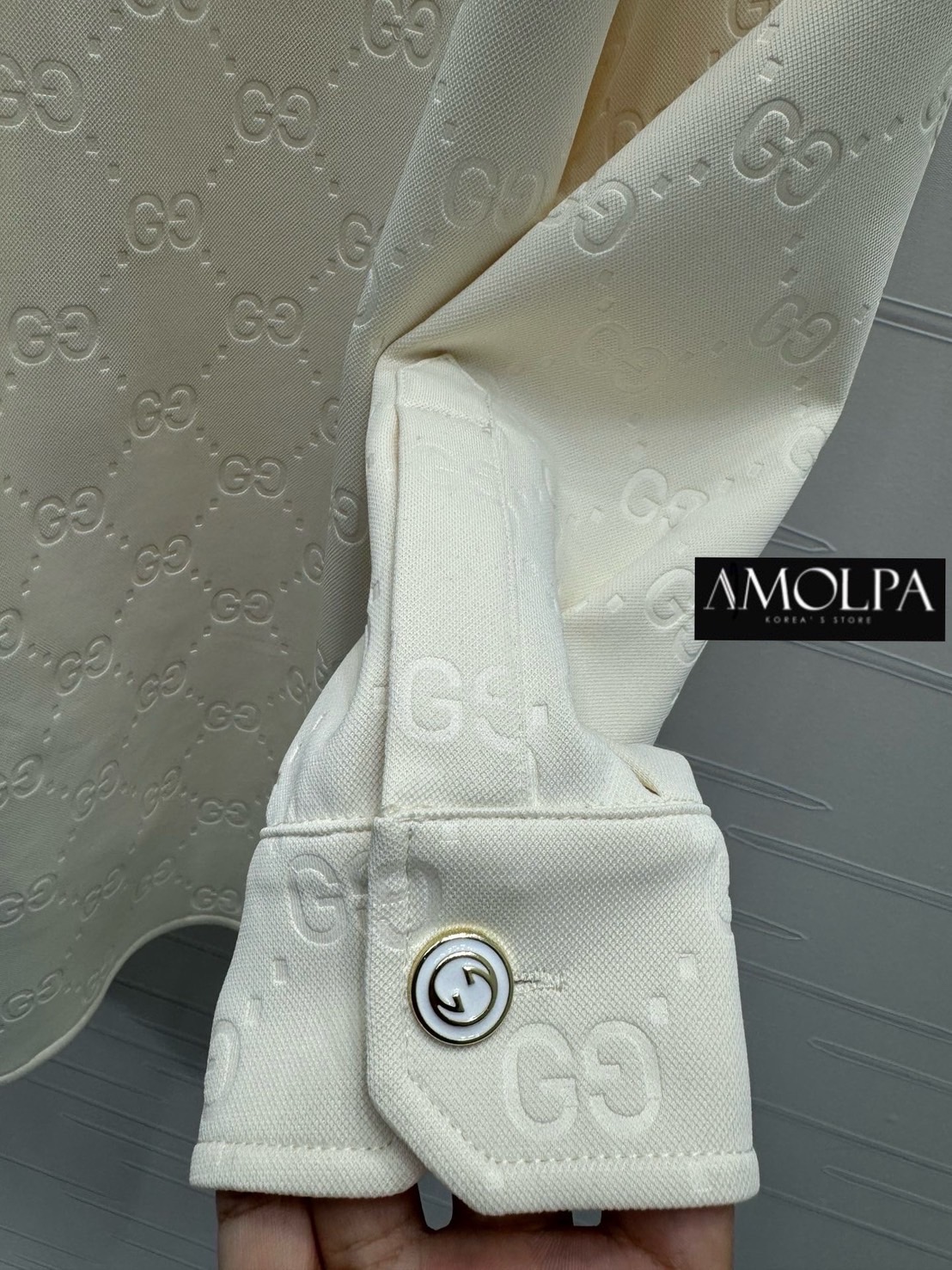 เสื้อเชิ้ต GG 3D งาน hiend ปั้มลาย GG ผ้าอย่างดี งานสวยยม๊ากก ลายใหม่ งานน่ารักมาก ผ้าใส่สบายมากกกก ห้ามพลาด ใส่สบายสุดๆ ใส่สบาย : สินค้าคุณภาพ (พร้อมส่ง)