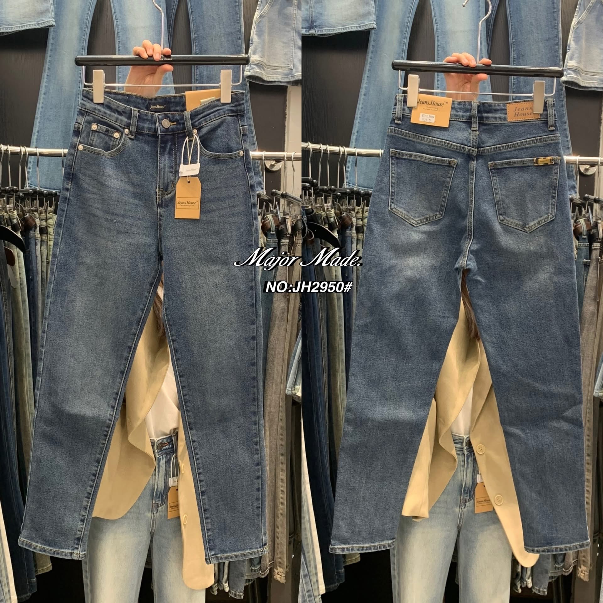 กางเกงยีนส์ทรงบอยแต่เนื้อผ้ายีนส์ยืดนะค่า😍 ไม่รัดรูป ฟอกสีเข้มสวยมาก ใส่สบาย : สินค้าคุณภาพ (พร้อมส่ง)