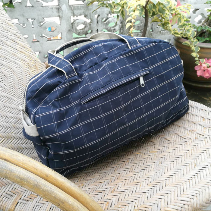 กระเป๋าเสื้อผ้า EASTBOY ขนาดกลางๆ กำลังสวย